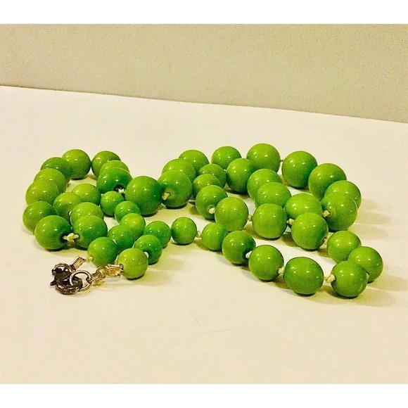 Vintage Womens Lime Green Long Single Strand Chunky Beaded Necklace Jewelry - Picture 2 of 8